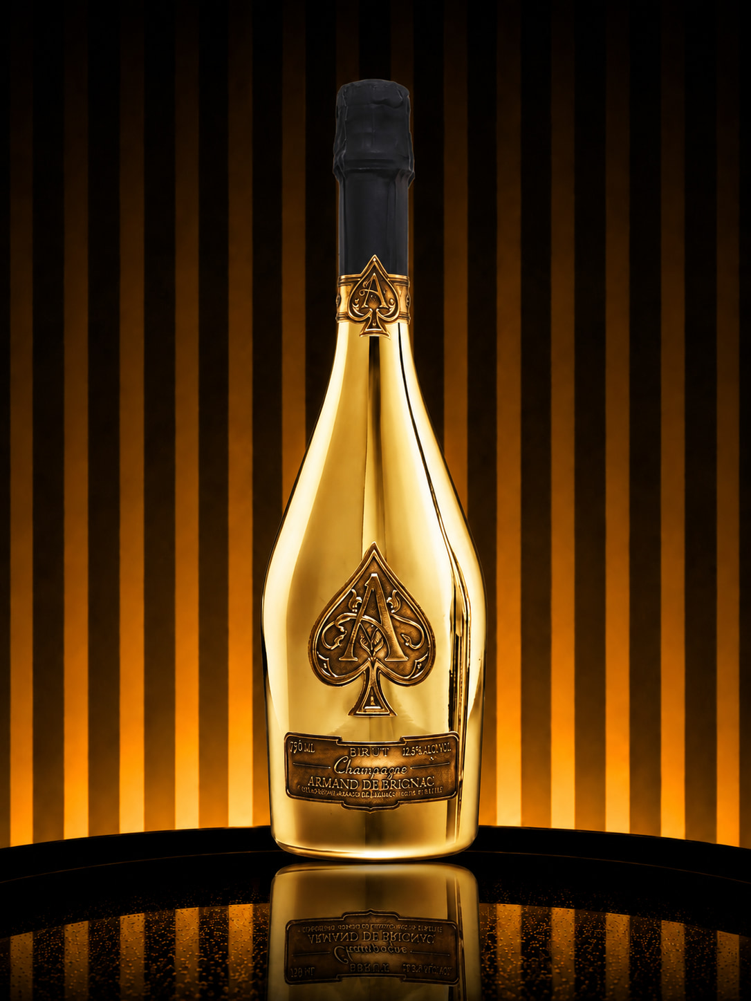 Une bouteille d'Armand de Brignac Brut Gold, dorée