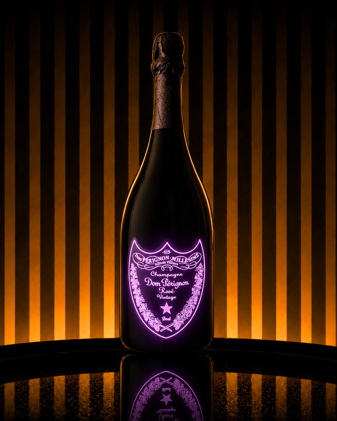 Une bouteille de Dom Pérignon Rosé Luminous, étiquette rétroéclairée